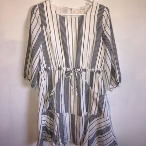 Black & white striped 3/4 sleeved dress w/ pockets